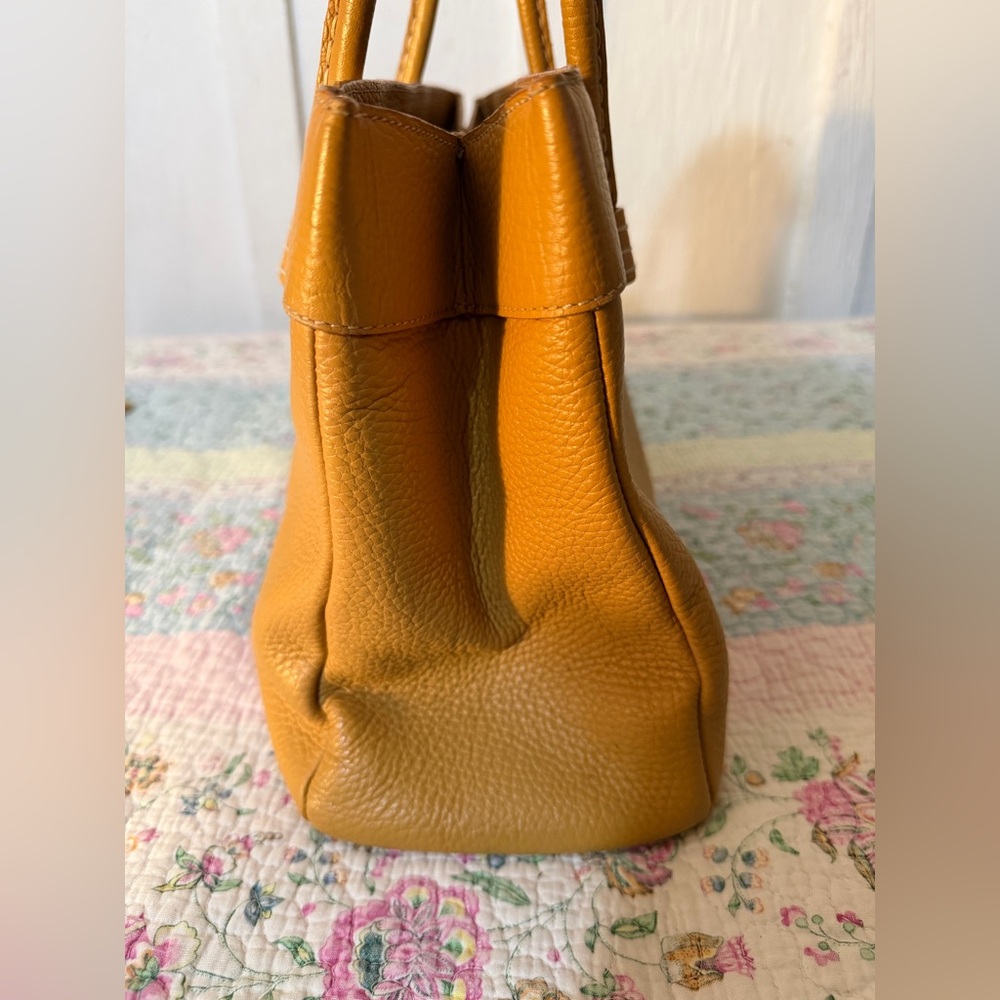 EUC Tod's Beige Pebbled Leather Medium Mocassino Tote - Picture 12 of 16